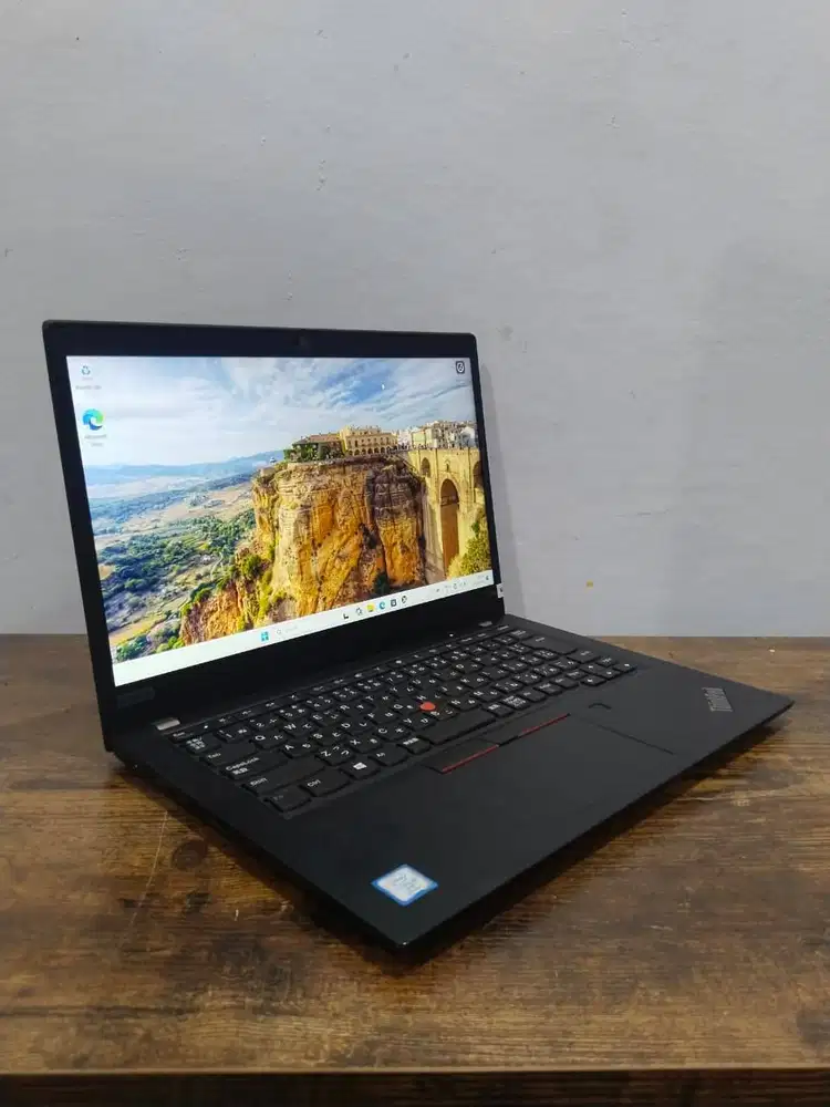 LENOVO THINKPAD X1 CARBON 6TH I5 GENERASI 8 , LAPTOP SLIMMMM
