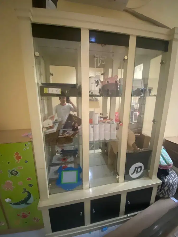 Jual Sekat Lemari Kaca dari kayu