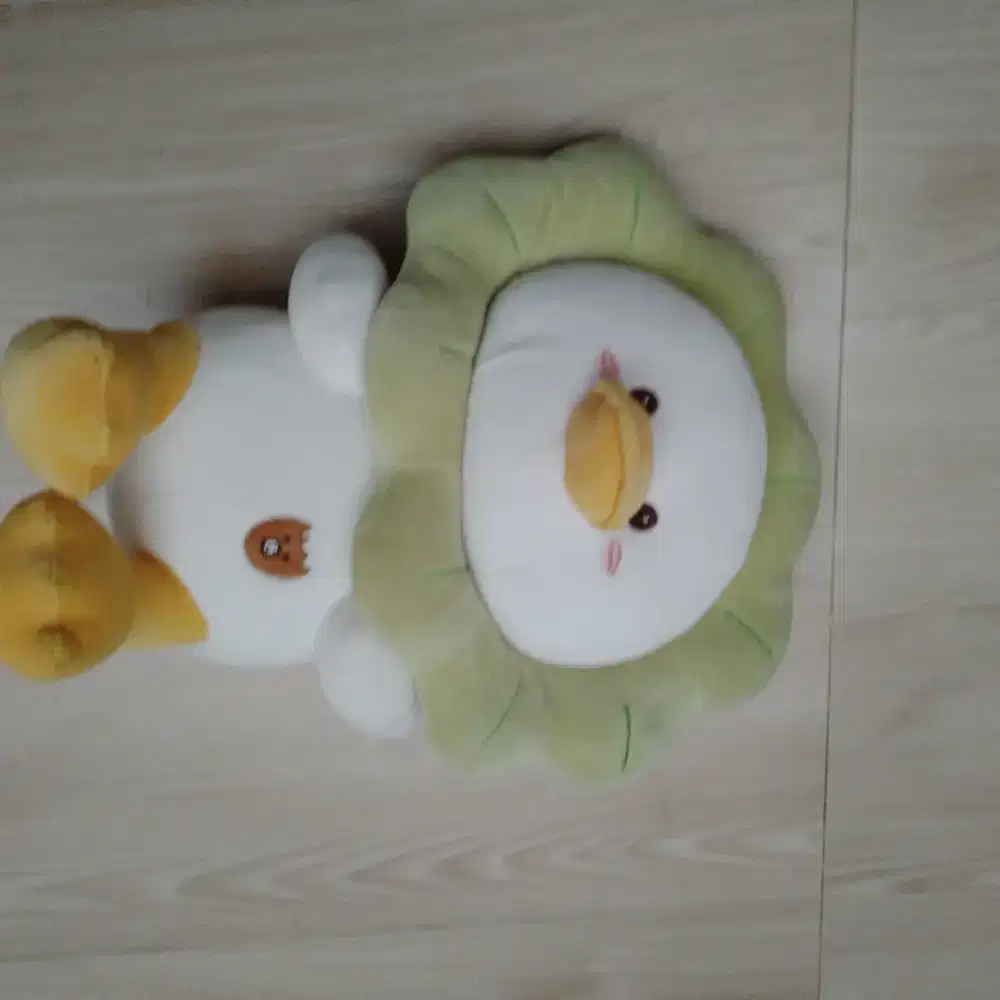 Boneka bebek putih