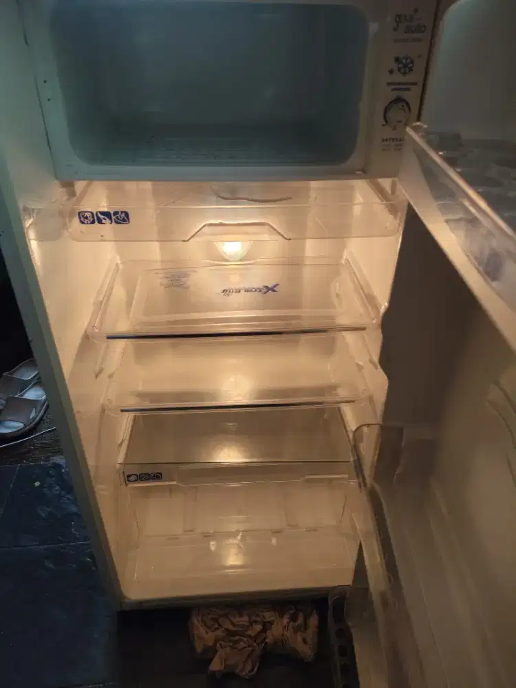 Lemari es Sharp original