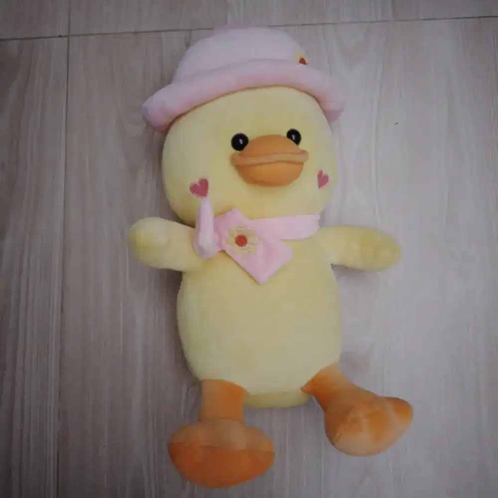Boneka bebek kuning