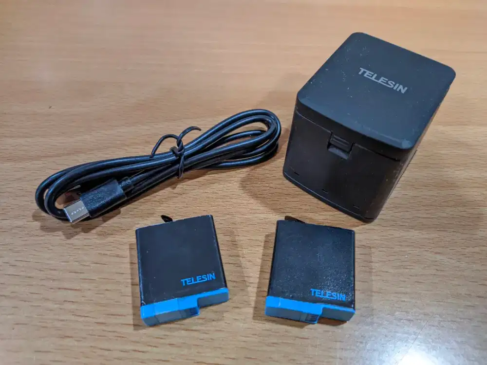 Charger telesin & 2 baterai telesin untuk GoPro Hero 5-6-7 & 8 black