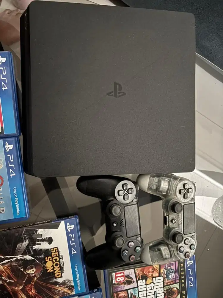 PS 4 Slim second