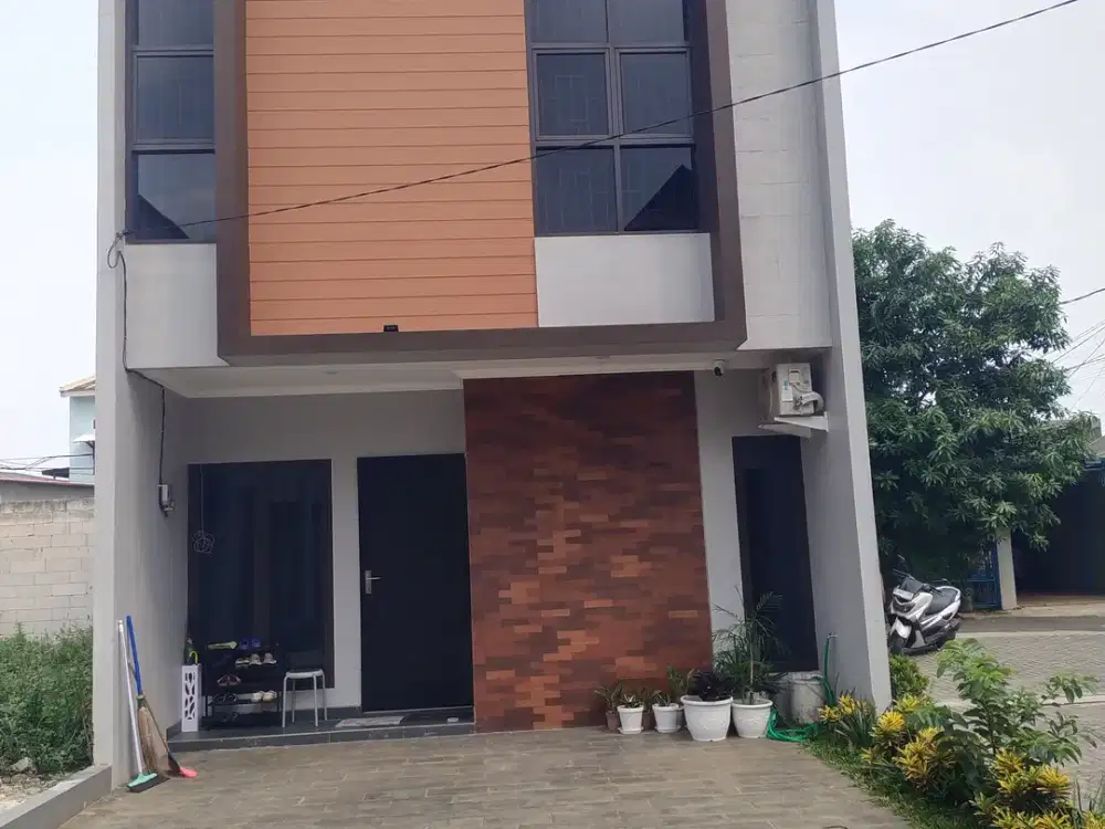 Rumah baru di pondok kelapa,dalam cluster