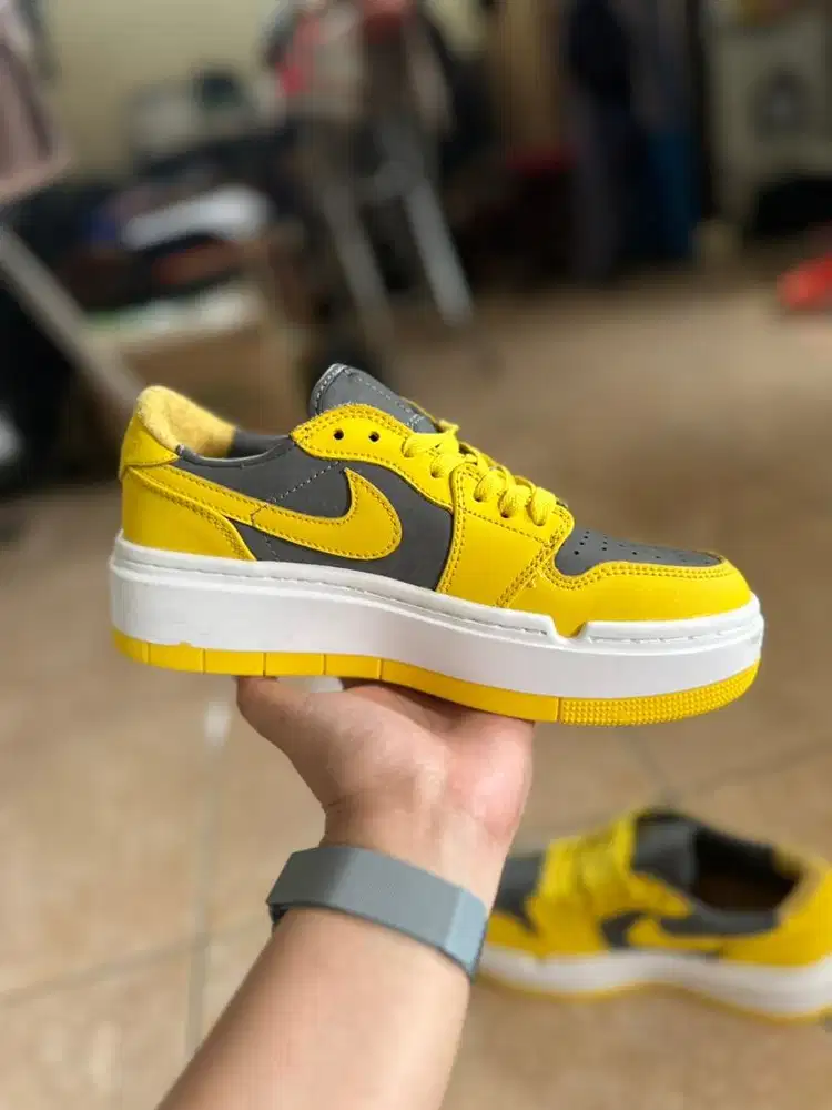 JORDAN 1 ELEVATE LOW CEMENT GREY VARSITY MAIZE