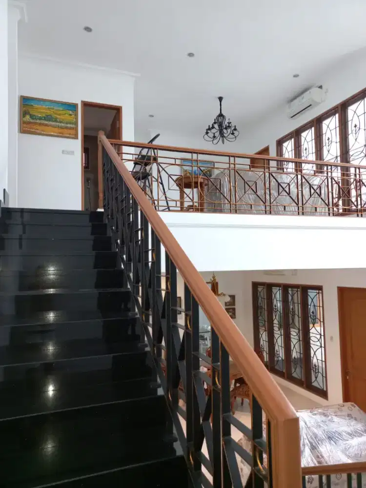 TERMURAH DISEWAKAN RUMAH 2 LANTAI BAGUS SIAP HUNI PAKUWON INDAH