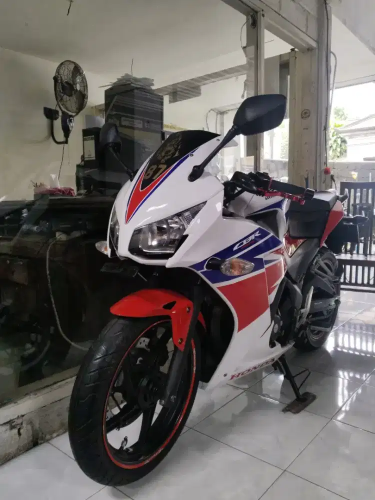 CBR. 250 CC thn 2015 cash. Bali dharma motor