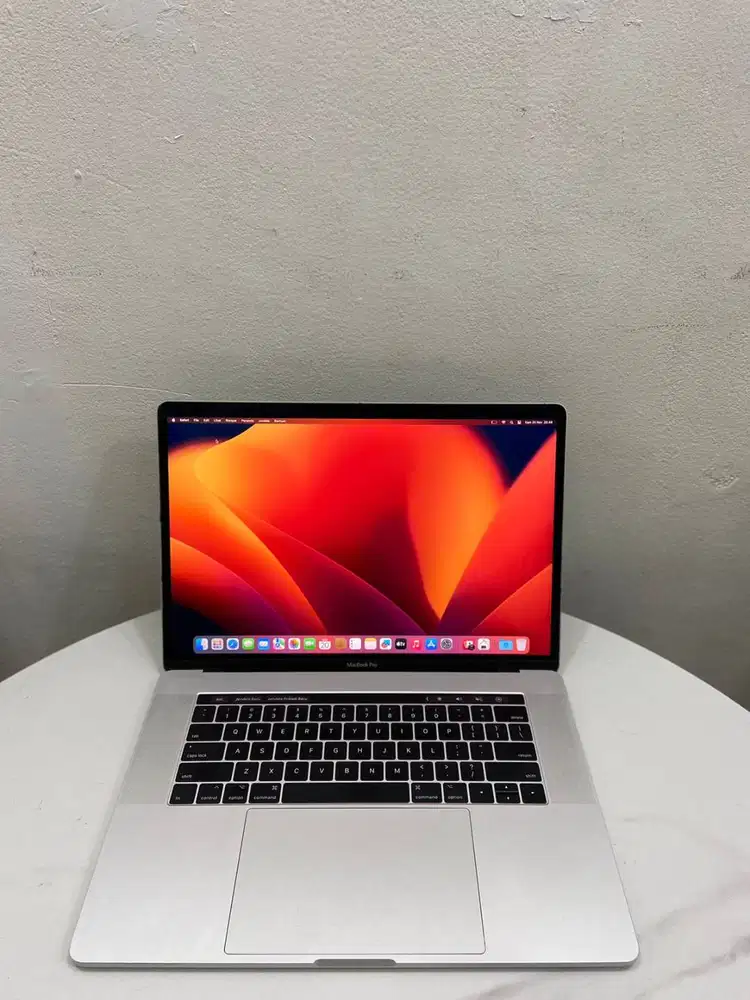 MACBOOK PRO TOUCHBAR CORE I7 LAYAR 15,4-INCH 2017 N-EC