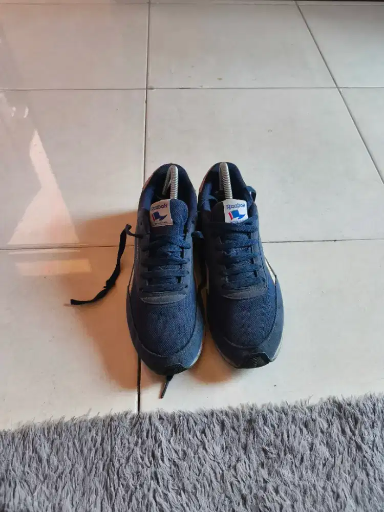 Sepatu second Reebok size 40