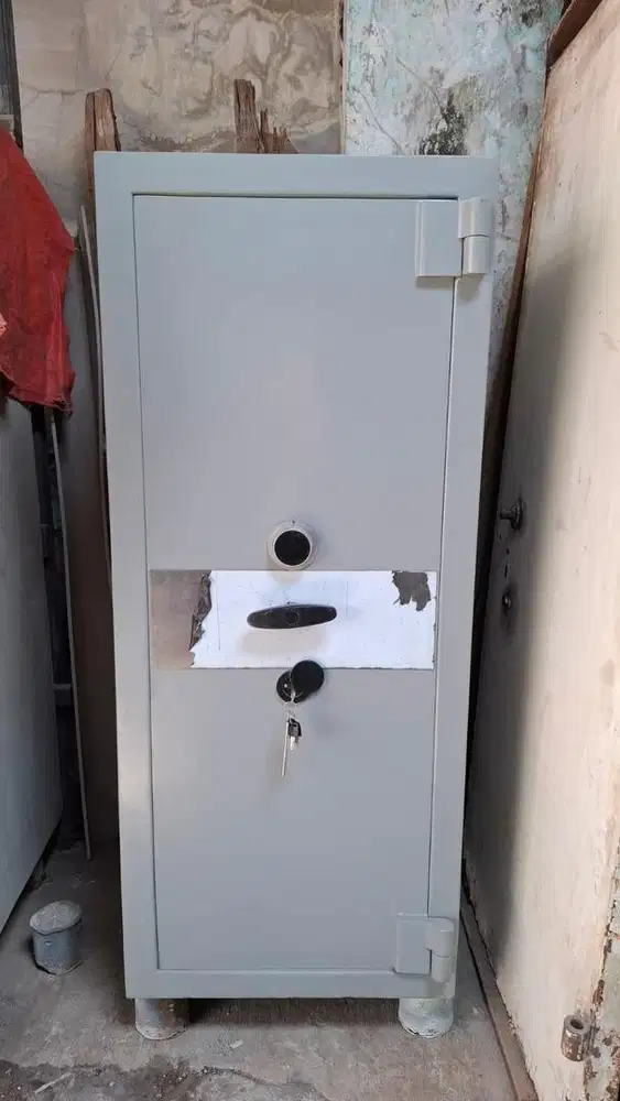 BRANKAS EX TOKO PERHIASAN/EMAS