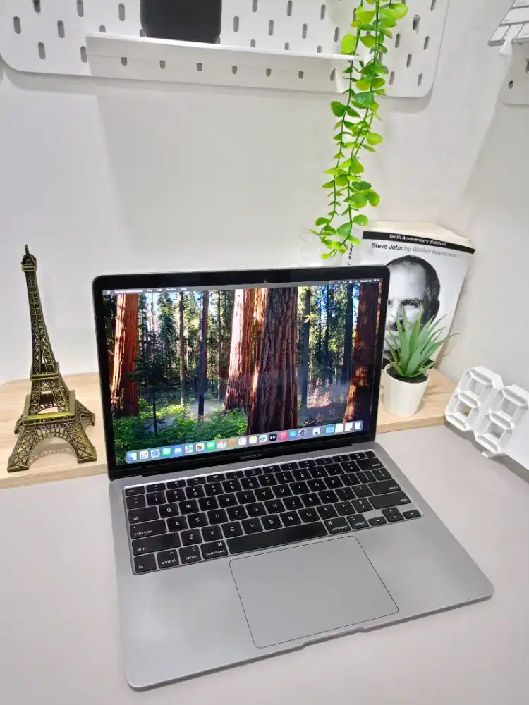 MACBOOK AIR 2020 I3 13 INCH 8/256 MURAH
