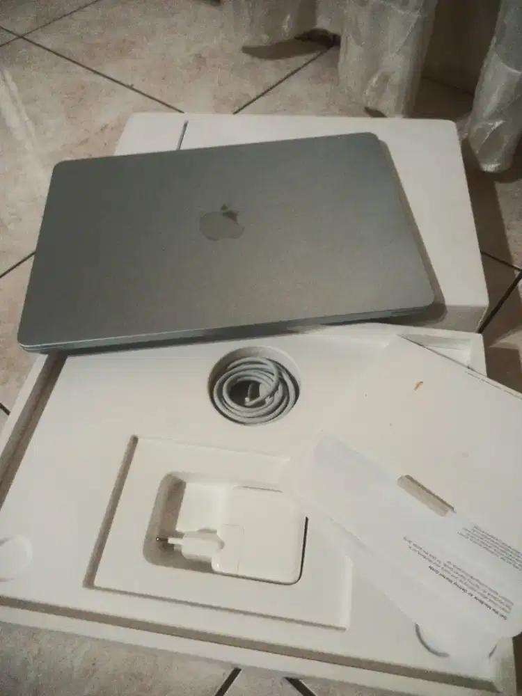 Apple MacBook Air 2025 13 inci M4 16 GB / 256 GB Blue sky ID/A IBOX