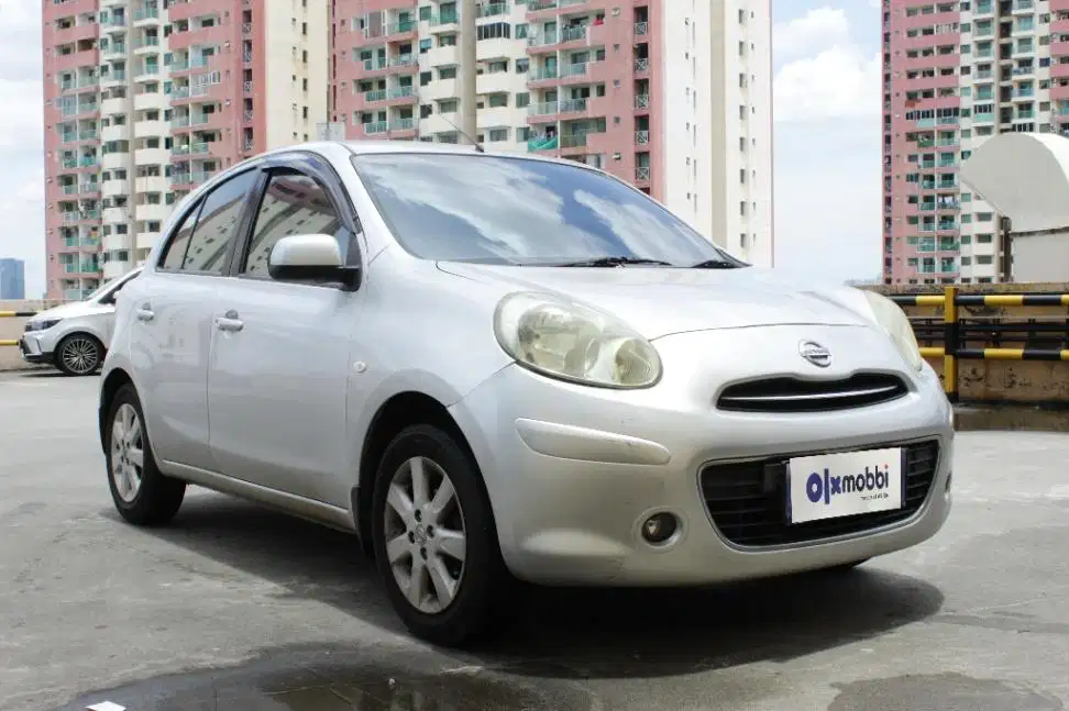 TDP 4,JT Nissan March 1.2 L Bensin-AT Silver 2013
