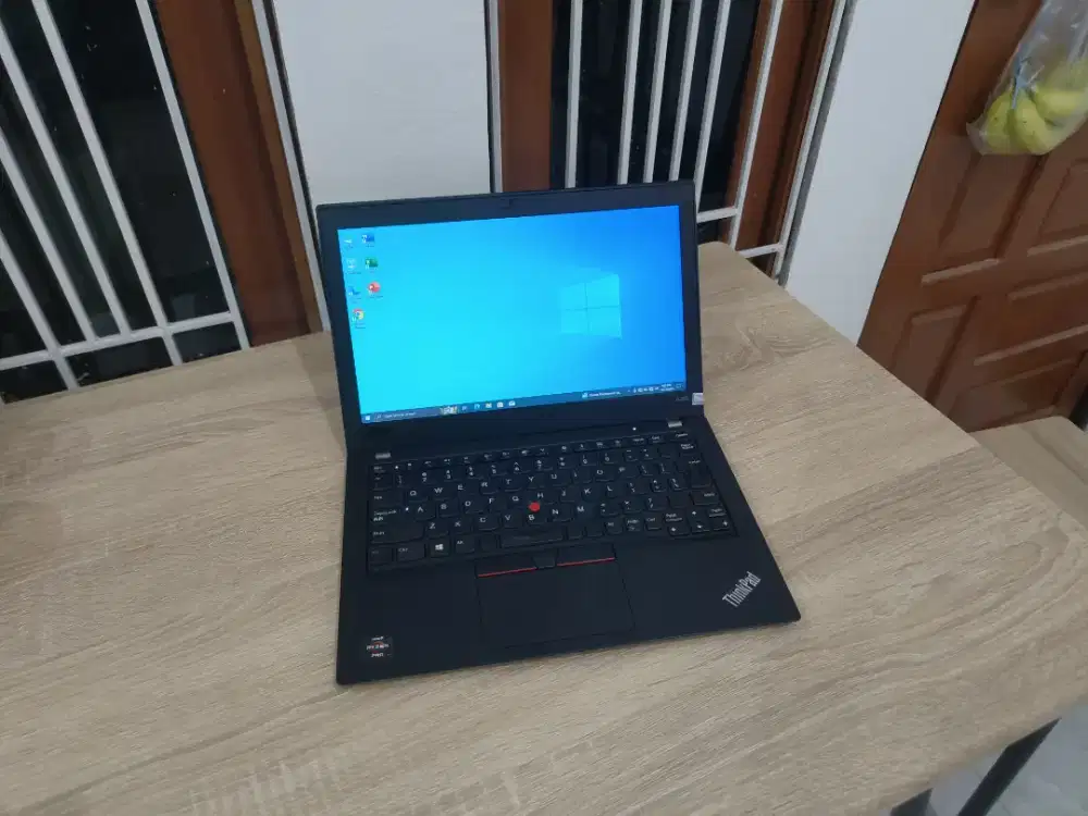 Lenovo thinkpad ryzen 5 ram 8gb ssd m.2 256gb laptop siap pakai