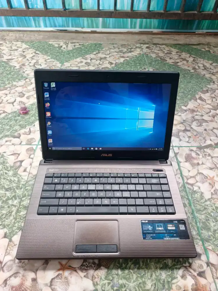 Laptop Asus Windows 10 layar 14 inch siap pake ktek mnus (bs nego)