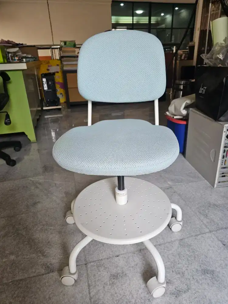 KURSI ERGONOMIS ANAK. VIMUND IKEA.