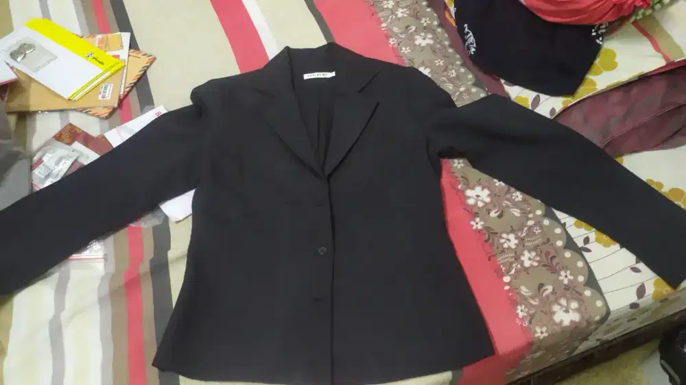 Dijual Cepat Jas Wanita Hitam Brand MINT