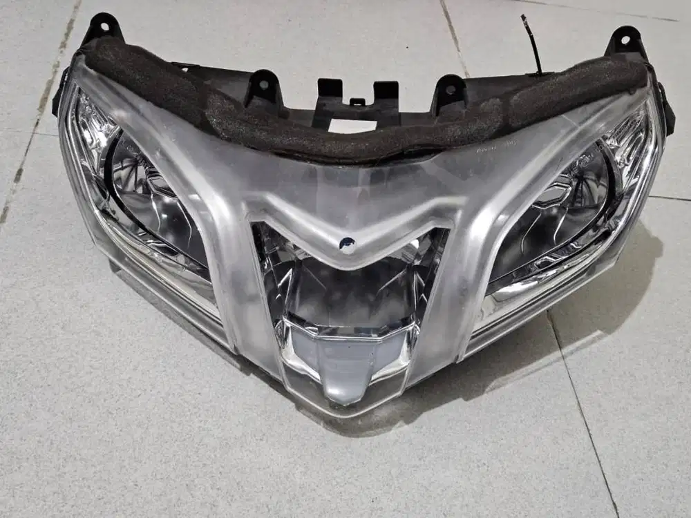 Lampu depan headlamp / headlight Aprilia RSV4 dari tahun 2013-2018