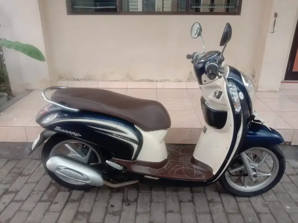 SCOPPY 2015 HITAM PUTIH