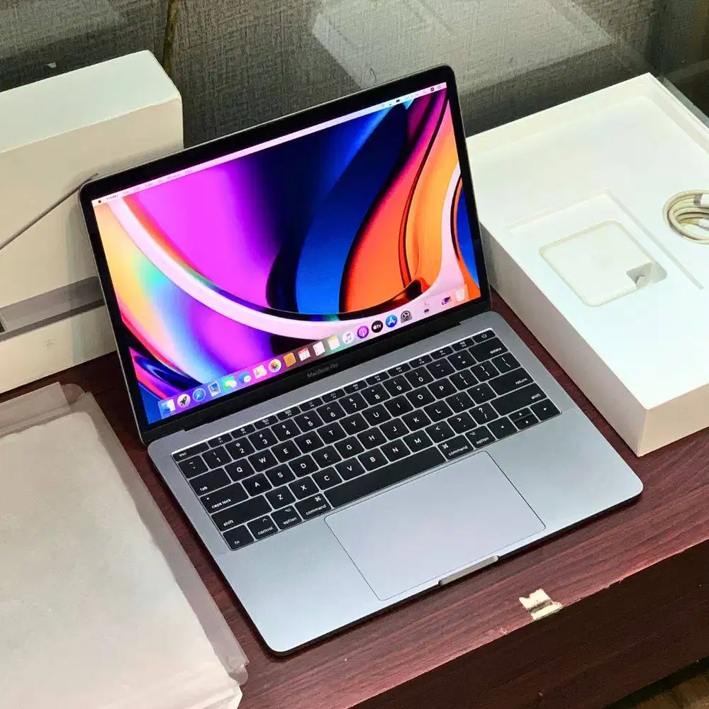 MURAH MACBOOK PRO 2017 8GB/256GB LENGKAP ORI