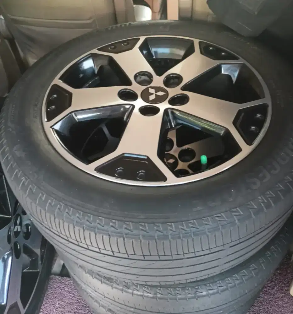 Jual velg+ban ori xpander cross R17 pcd 5x114 ban 80%-+ lok tangerang