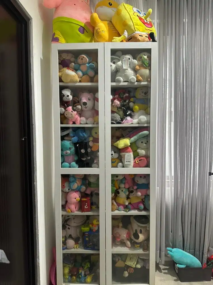 Lemari Kaca Pajangan Informa Kondisi Bagus