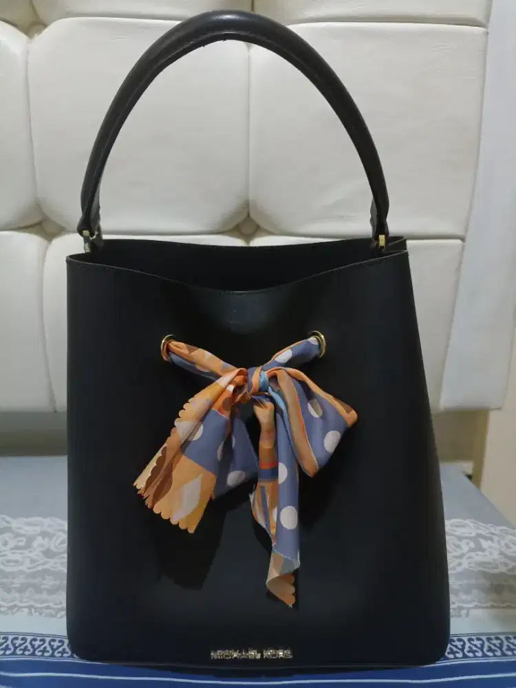 Saleeee Preloved tas bucket Michael Kors