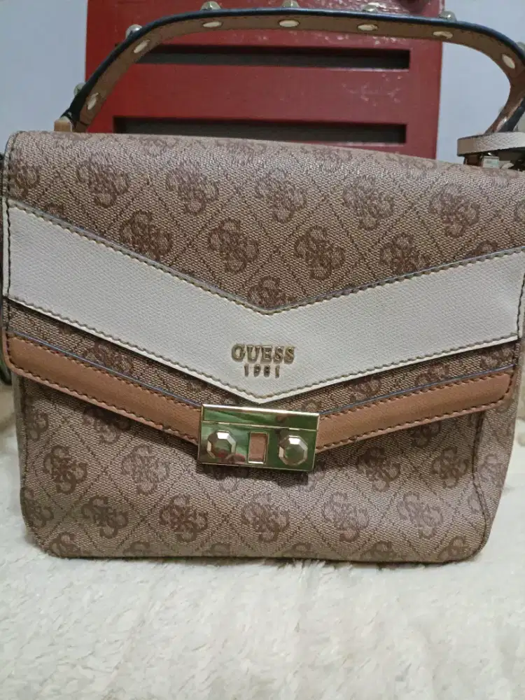 Tas wanita Guess 1981