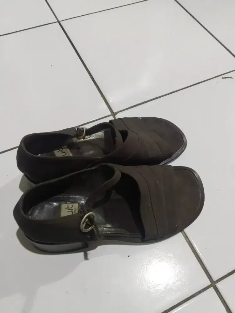 Sendal Tinggi Wanita