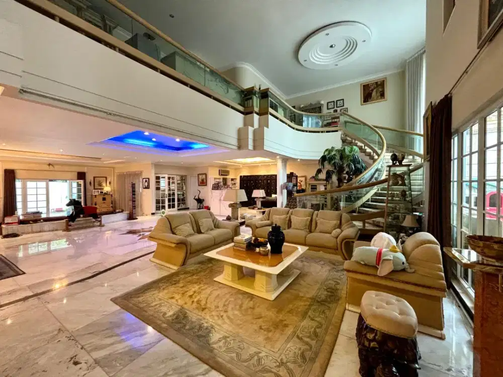 RUMAH MEWAH SIAP HUNI DI MEGA KUNINGAN