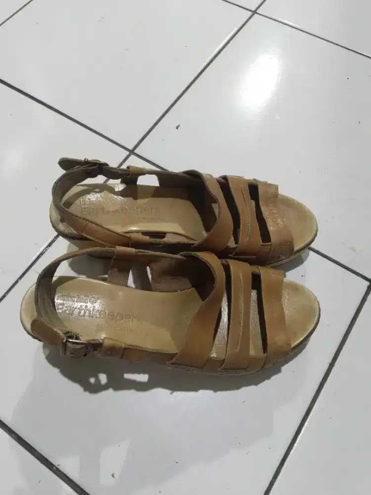 Sendal Tinggi Wanita