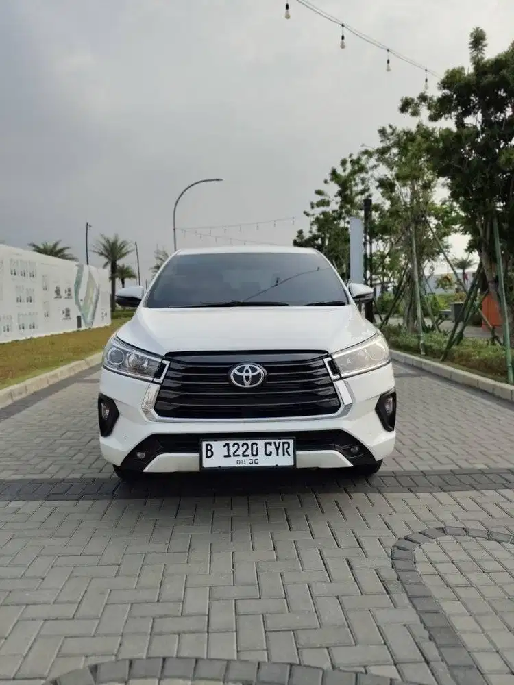 tdp 50 jt Toyota Innova V diesel AT 2021 putih