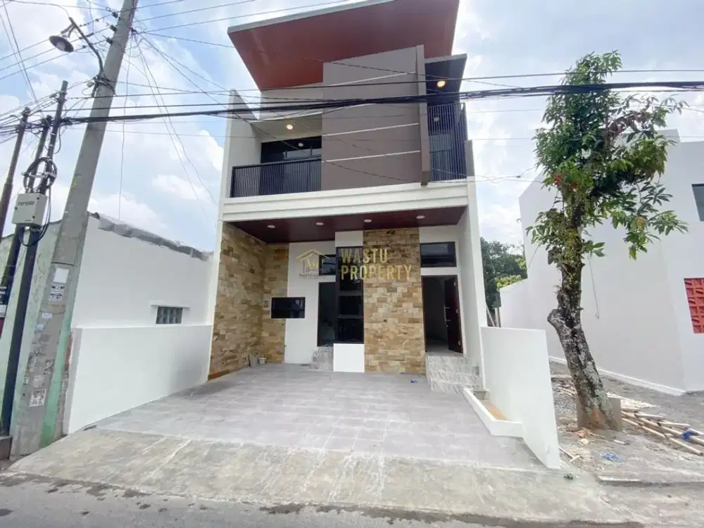 RUMAH 2 LANTAI, SIAP HUNI DEKAT JALAN KALIURANG KM 7