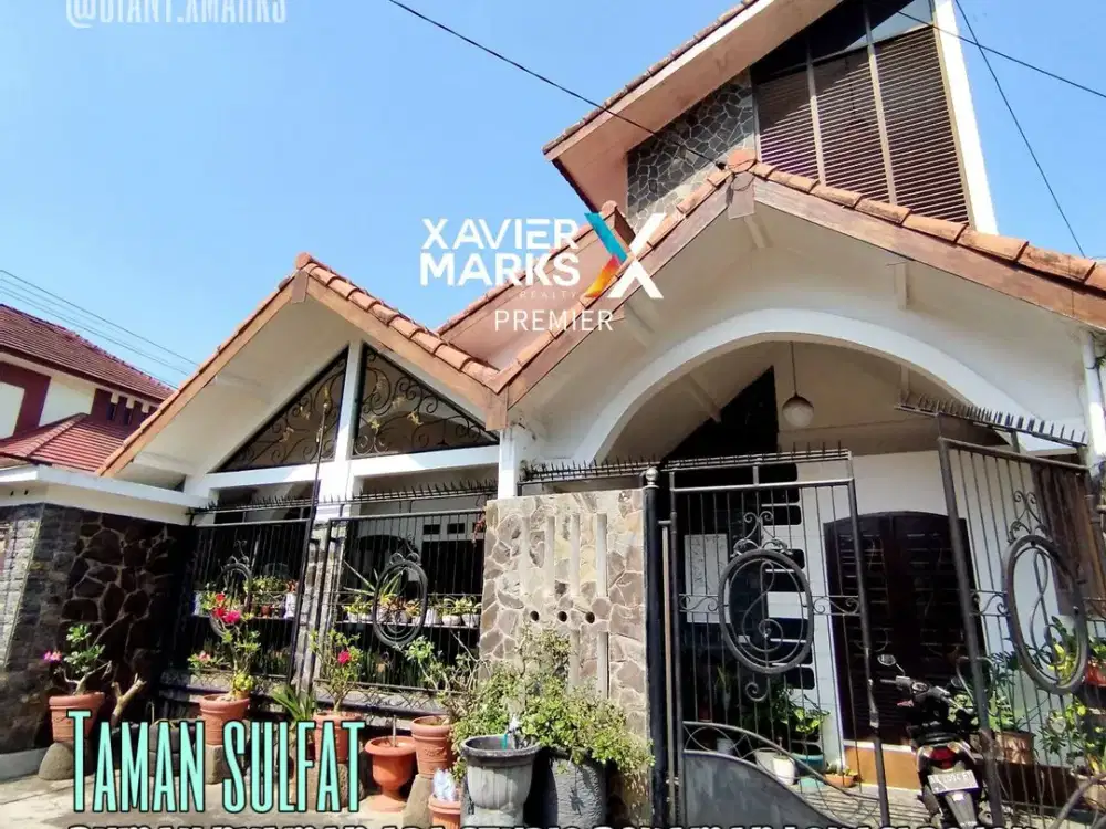 Rumah Pojok Terawat Nyaman Tengah kota di taman sulfat Malang