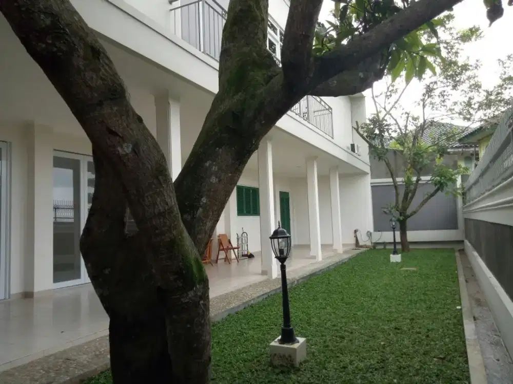 DIJUAL RUMAH PREMIUM BAGUS SIAP HUNI VIEW TERBAIK SENTUL CITY SSR910