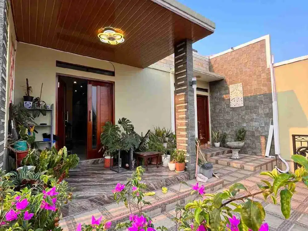 RUMAH MEWAH SIAP HUNI di Beji Depok! Bonus SEMI-FURNISHED Elit! 10 Menit Akses TOLL & Stasiun! (SHM)