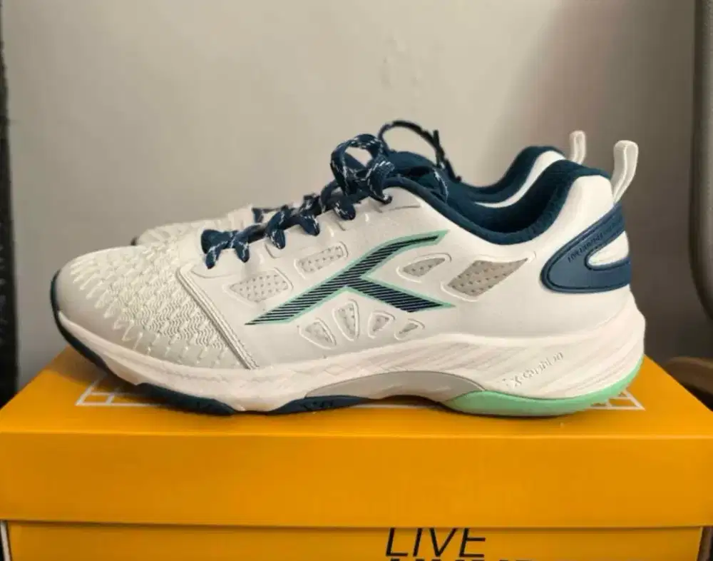 Hundred Hypercourt Sepatu Badminton uk 44 warna white-blue