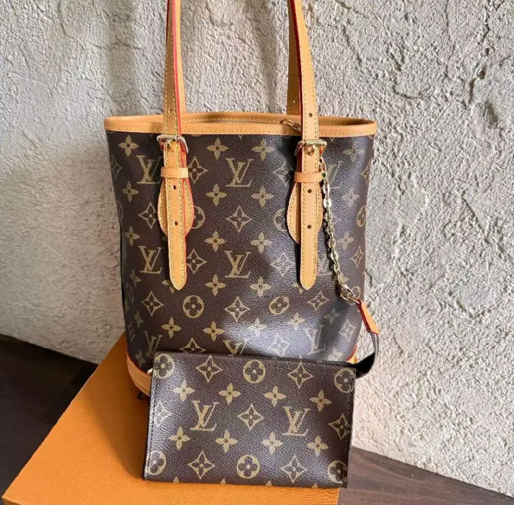 TAS LV PETITE BUCKET MONOGRAM HANDBAG