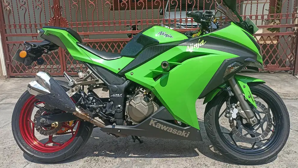 Kawasaki ninja 250 F1 tahun 2012.