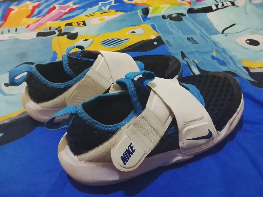 Jual sepatu anak