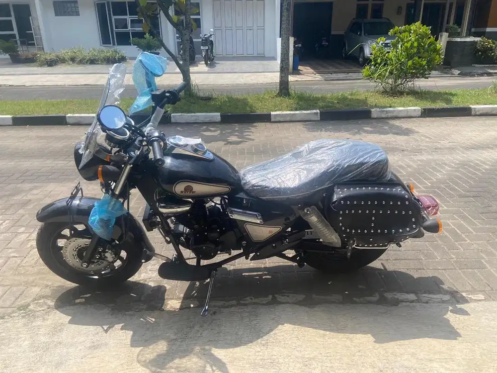 sepeda motor benelli motobi efi 200cc hitam 2025