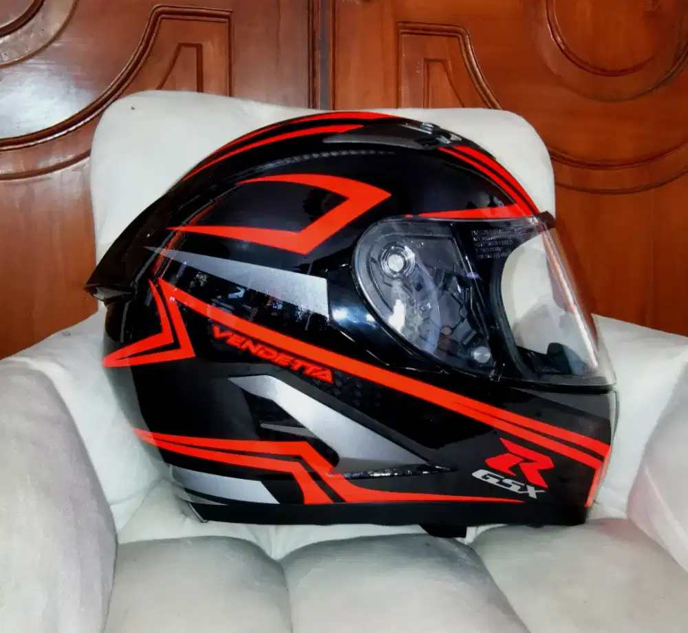 MURAH Helm KYT kondisi istimewa bisa Tt barang apa saja