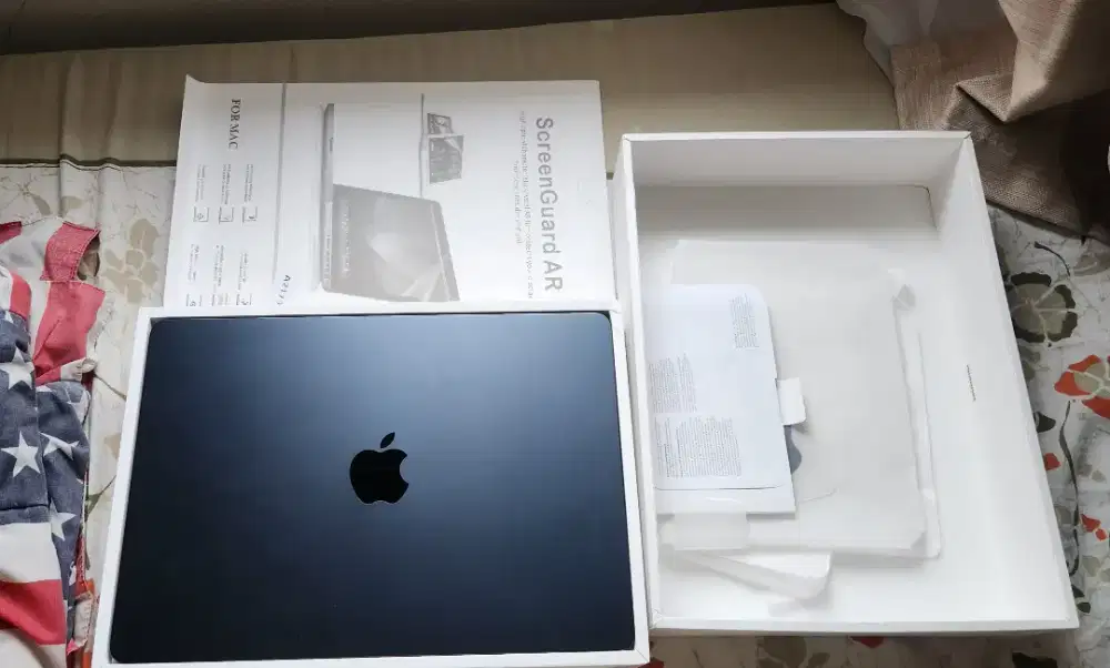 Apple MacBook Air M3 13.6 Inch 8GB 256GB  - Midnight