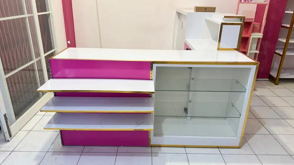 Meja Kasir Bekas Toko Kosmetik
