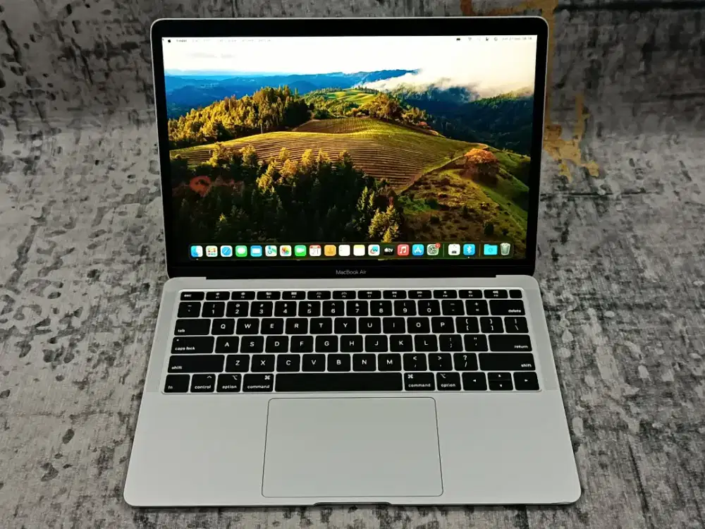 MacBook Air 13 2019 Core i5 16GB 256GB Silver Like New