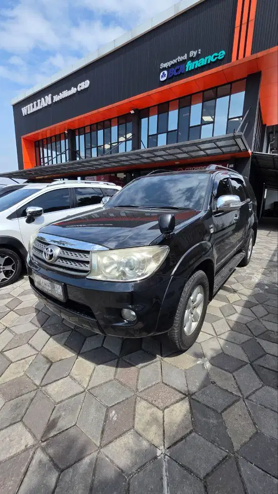 Toyota Fortuner G 2.5L Diesel A/T 2011