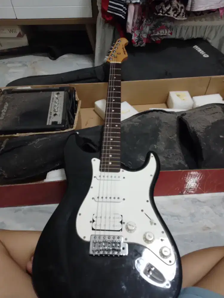 Gitar elektrik merk ARIA  stg series (ori).Cocok utk pemula menengah