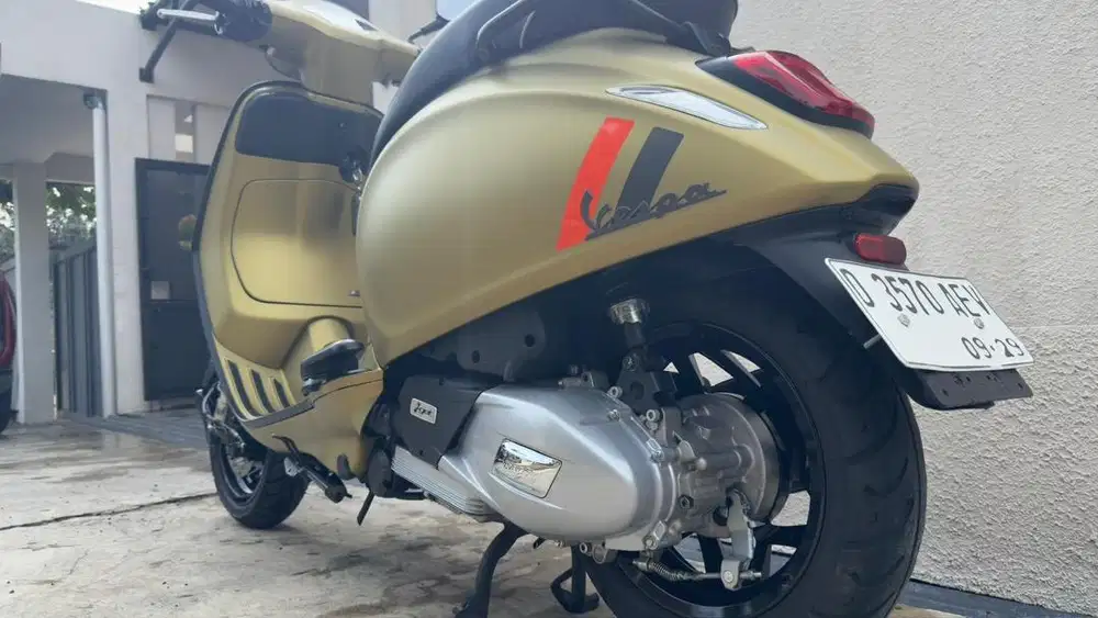 Low km vespa sprint s 2024 green ambizioso matt