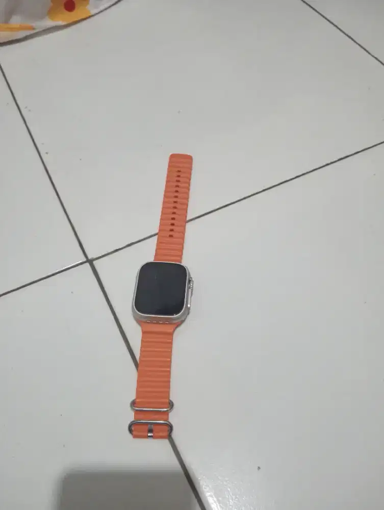 Gambar tersebut menunjukkan sebuah jam tangan pintar yang.