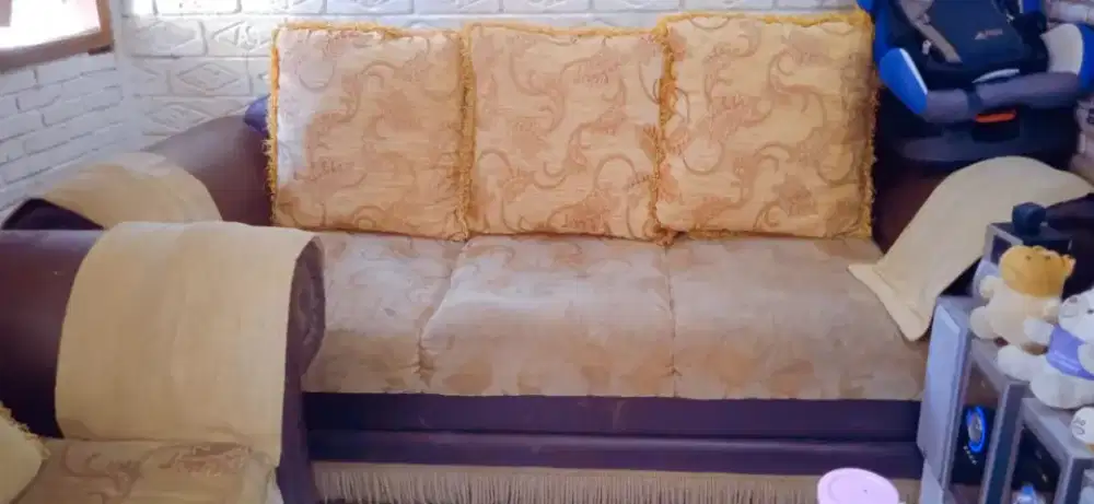 Sofa bekas kondisi layak pakai